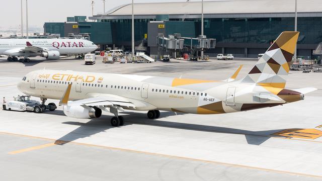 A6-AEF:Airbus A321:Etihad Airways